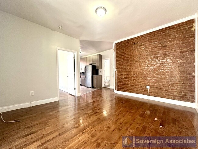 Building Photo - 2254 5th Ave