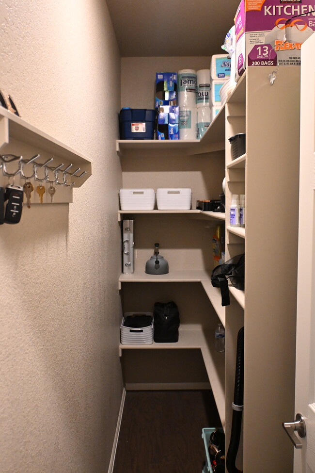 Building Photo - 1986 Shadow Creek Dr