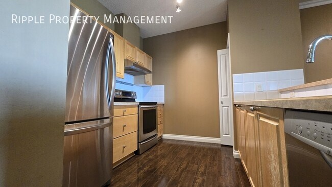 Photo du bâtiment - Modern 2 Beds, 1.5 Baths Apartment/Condo |...