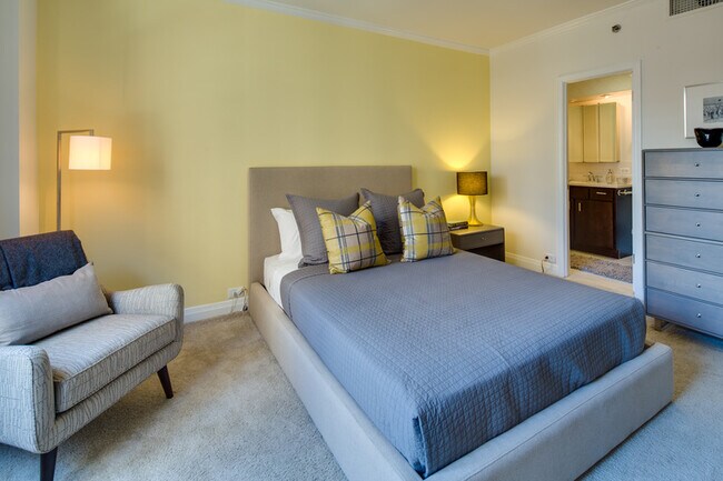 Foto del edificio - 227 E Delaware Pl