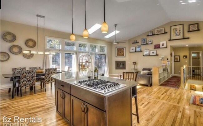 Foto del edificio - 5 br, 3 bath House - 1320 Oak Ct