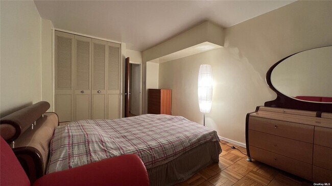 Foto del edificio - 102-30 66th Rd