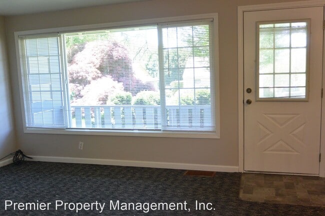Foto del edificio - 3 br, 1 bath House - 7007 NE 12th Avenue