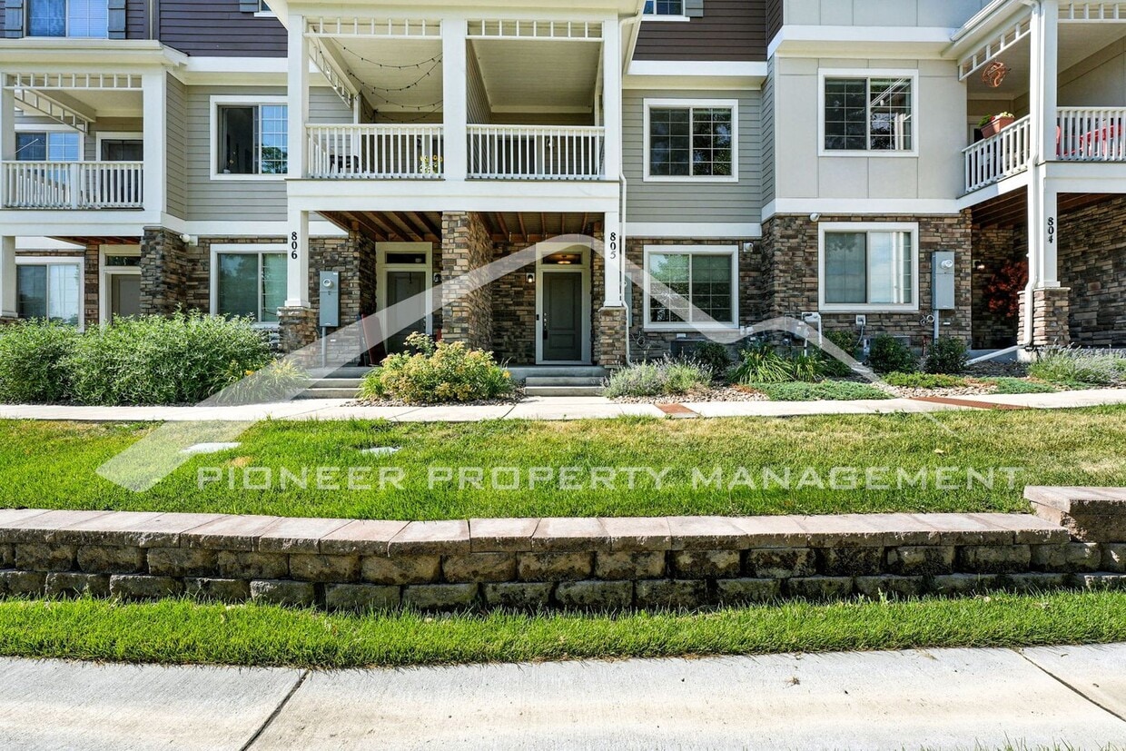 Spacious Townhouse with Central AC and Was... - Spacious Townhouse with Central AC and Was...
