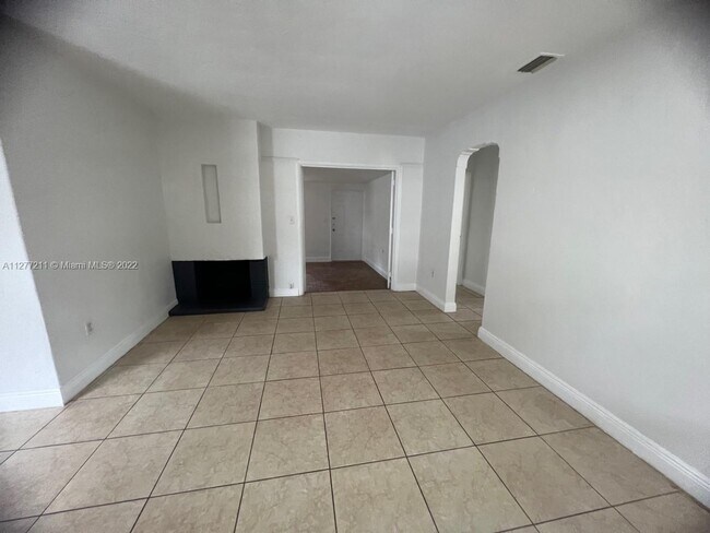 Foto del edificio - 8327 NE 2nd Ct