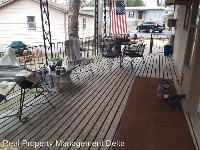 Building Photo - 2 br, 1 bath House - 75 Walnut Street