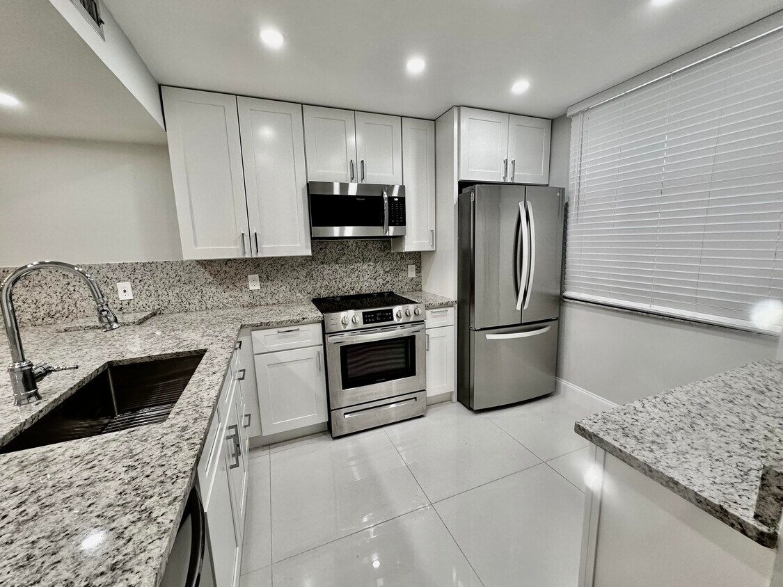 Foto principal - 3500 Whitehall Dr