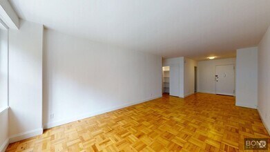 Building Photo - 340 E 74th St