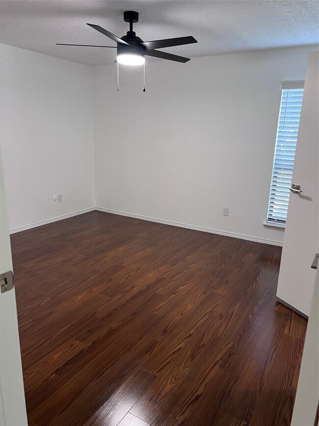 Building Photo - 10053 Westpark Dr