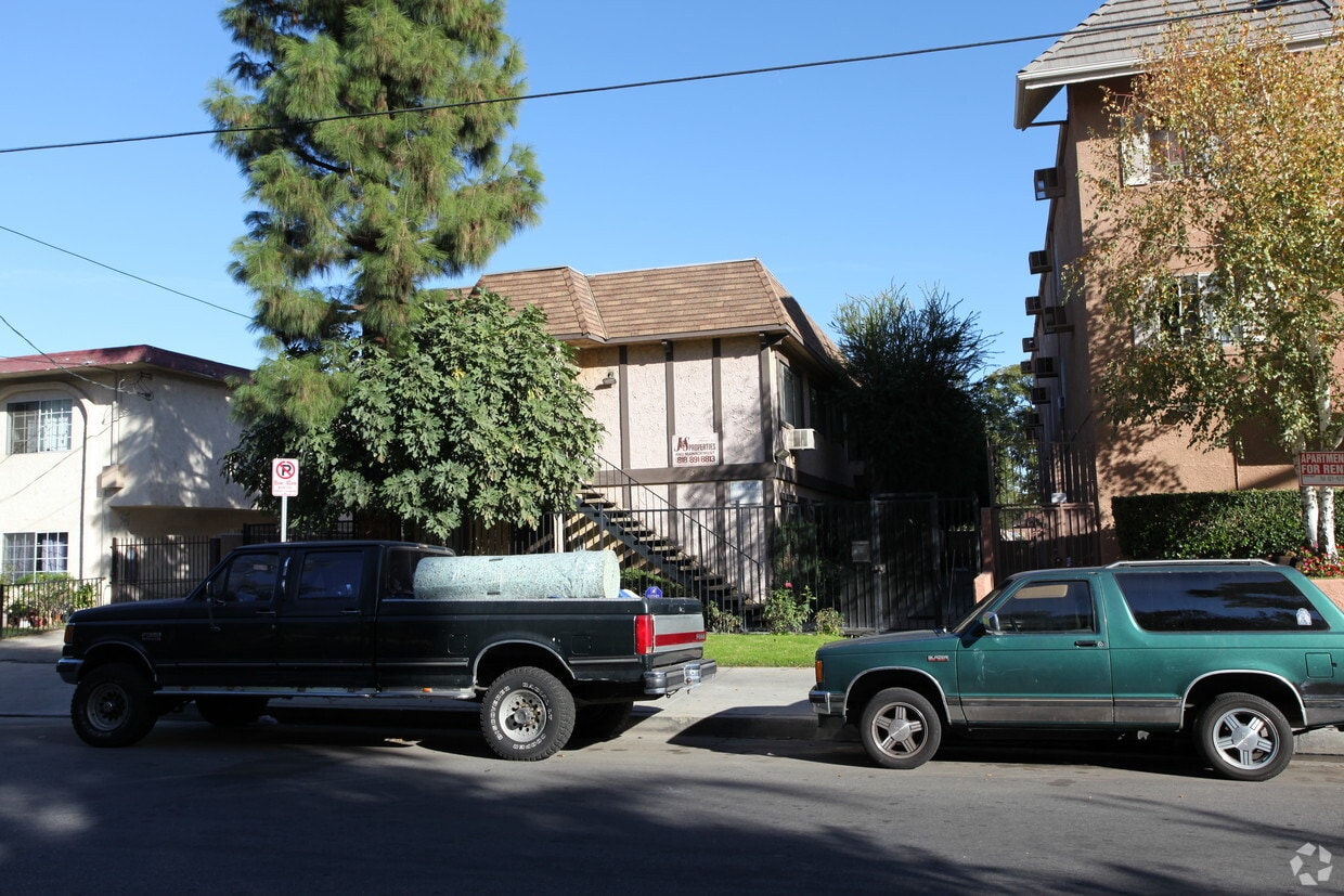 Primary Photo - 6922 Milwood Ave