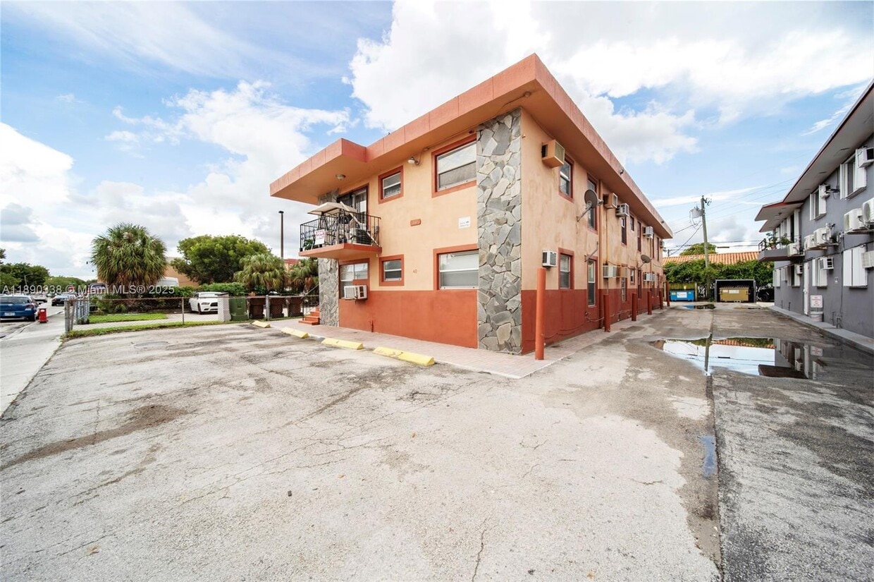 Foto principal - 40 W 4th St