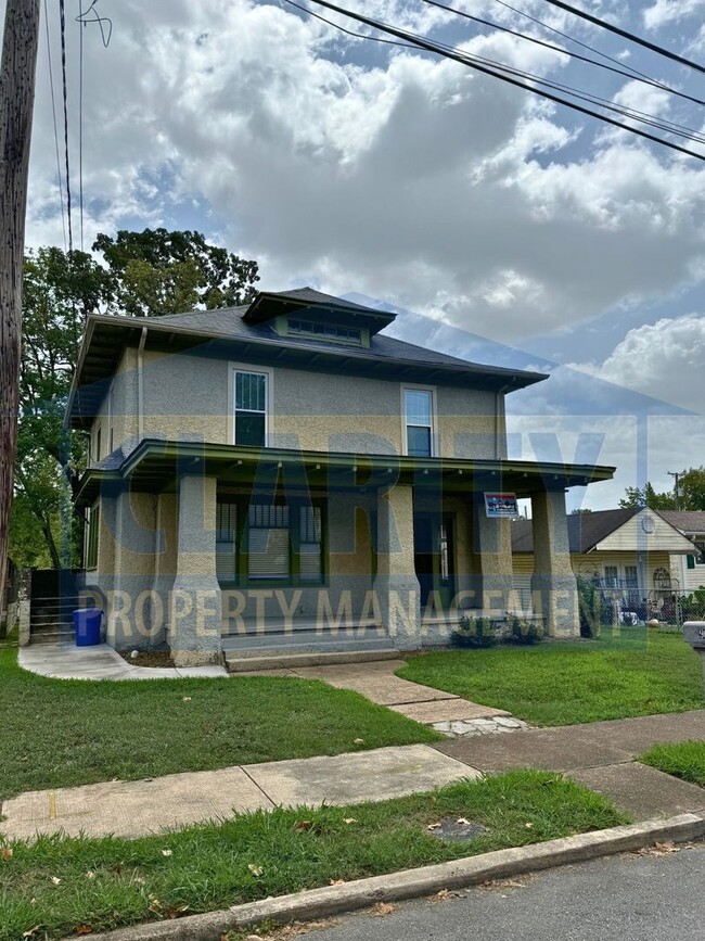 Building Photo - Historic home in Highland Park!