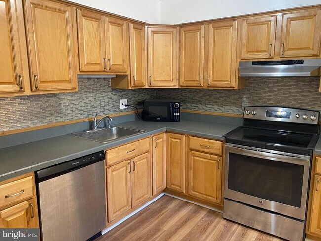 Building Photo - 4000 Gypsy Ln