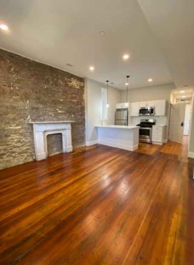 Primary Photo - 490 Sumner St