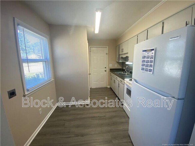 Building Photo - 4959 Fieldcrest Dr