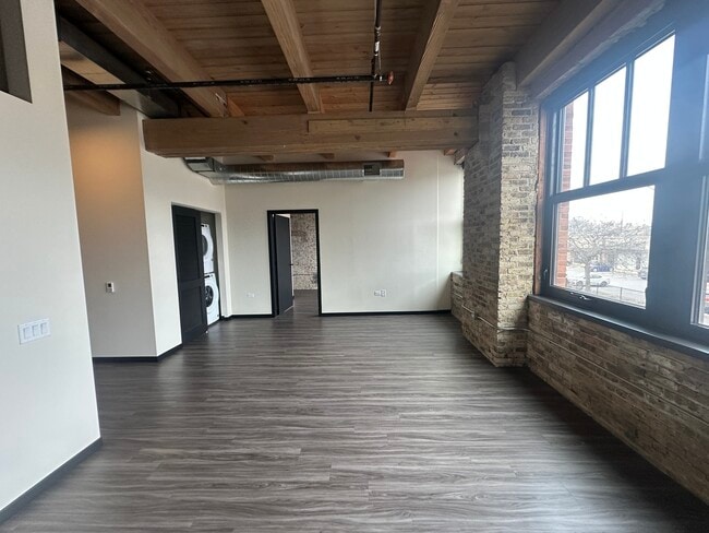 Building Photo - 2032 N Clybourn Ave