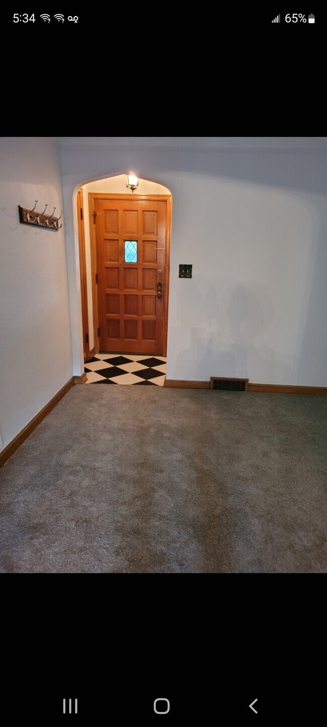 Foto del edificio - 5828 Elliot Ave