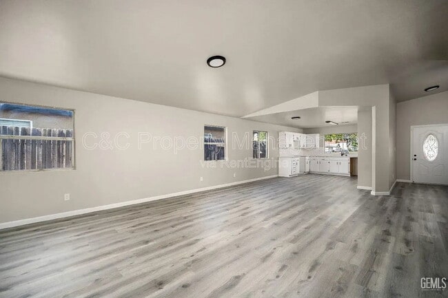 Building Photo - 4304 Range Dr