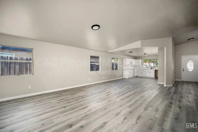 Foto del edificio - 4304 Range Dr