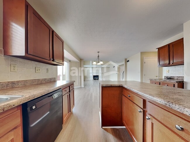 Foto del edificio - 6283 Zoellners Pl