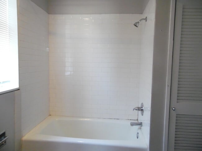 Foto del edificio - 547 N Broadway