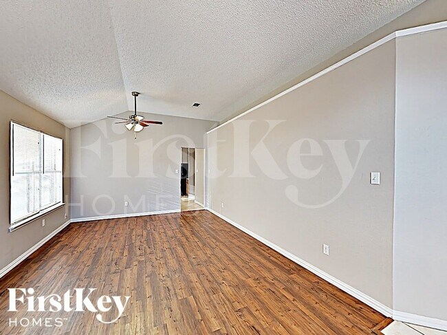 Foto del edificio - 3955 Cypress Gardens Dr