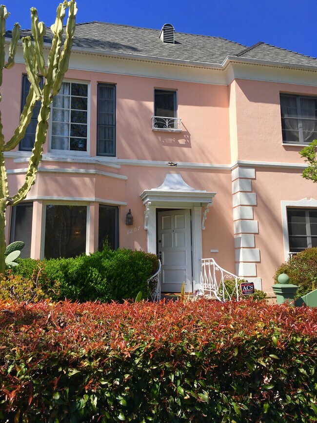 Entrance to 1207 apartment - 1207 S Alfred St