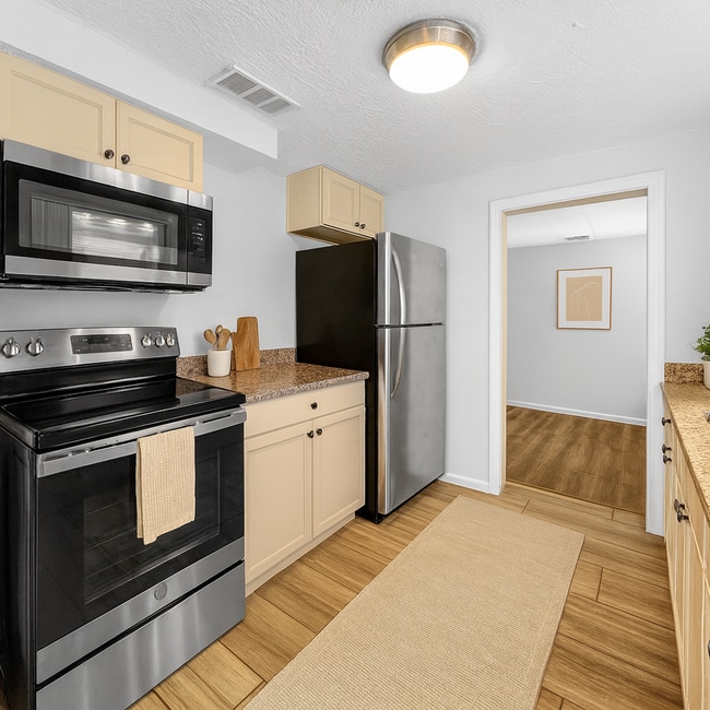 Building Photo - Spacious 4-Bedroom Home with Bonus Room & Fenced Yard – Tampa, FL