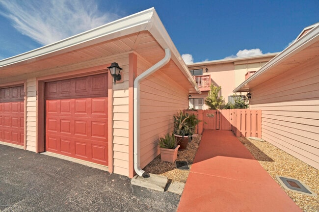 Building Photo - 702 Sea Palm Ln