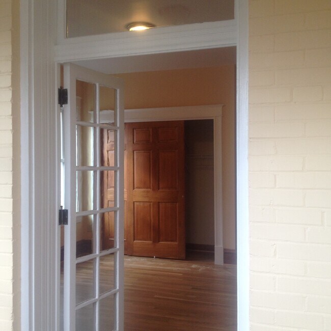 Fotografía del edificio - 6042 Pershing Ave