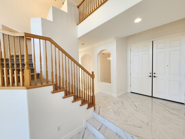 Building Photo - Nicely Update 5bd/3.5ba Anatolia Home with...