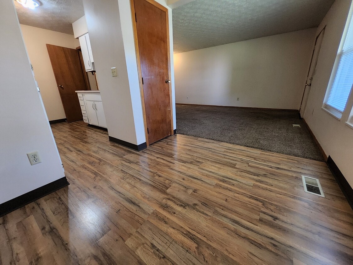 Primary Photo - 1676 Colonial Dr