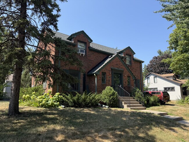 Foto del edificio - 447 Fairview Ave S