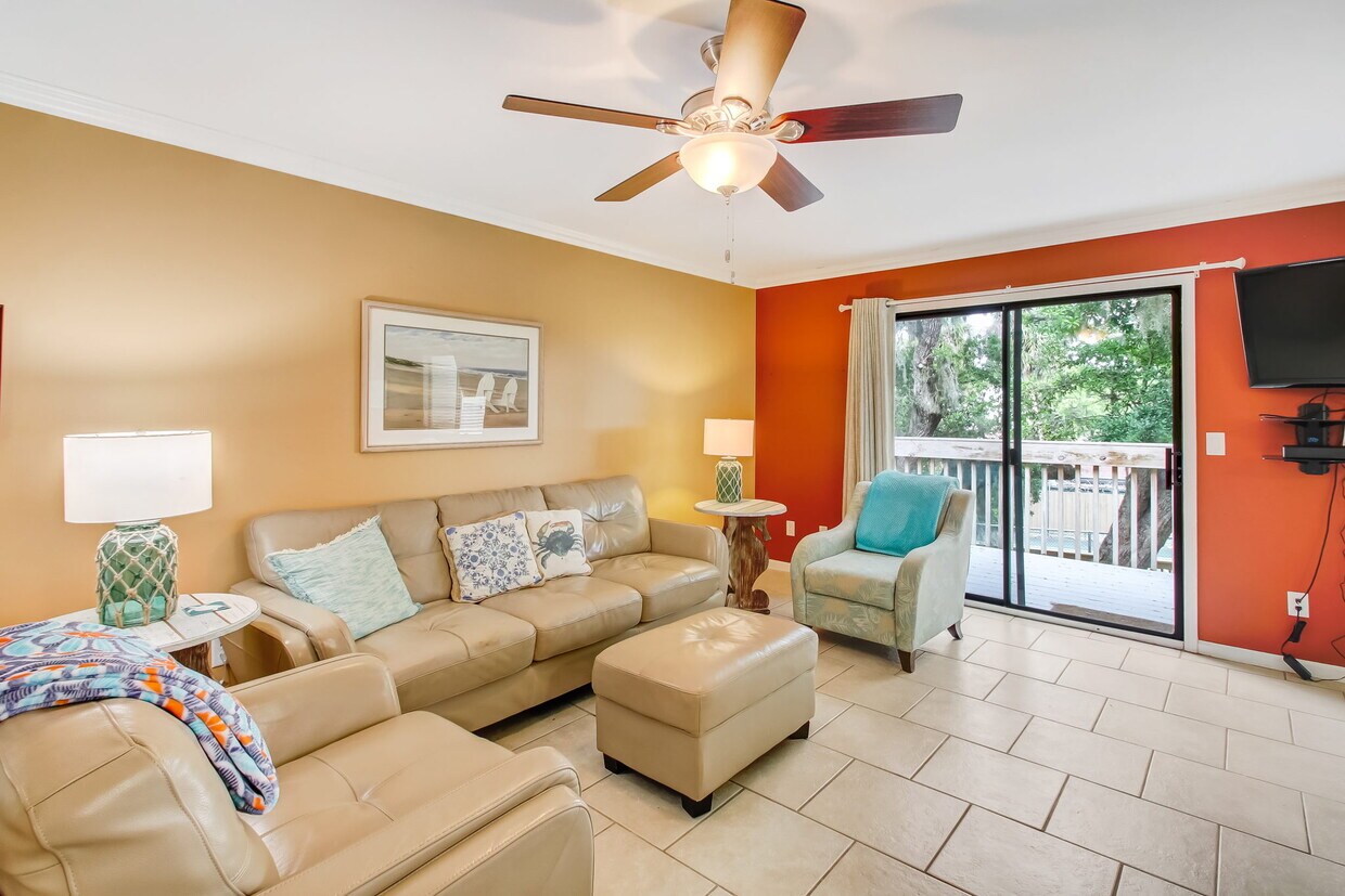 Primary Photo - 2623 Forest Ridge Dr
