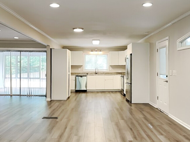 Building Photo - 1506 Sheffield Dr NE