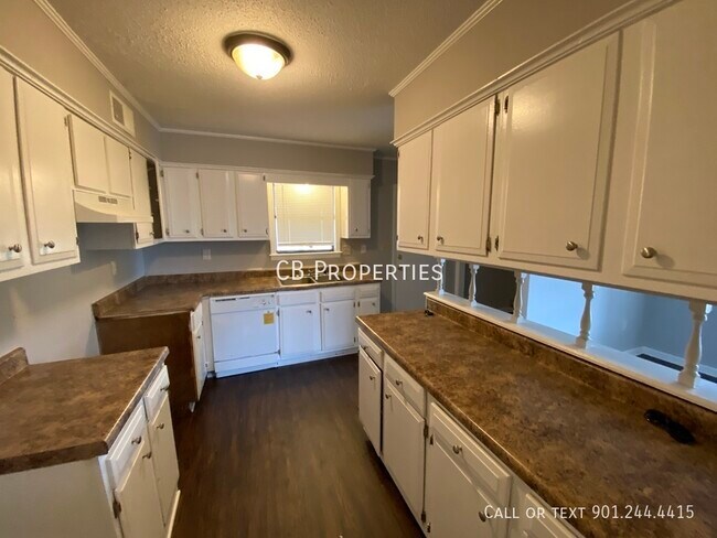 Foto del edificio - 6713 Silhouette Ave
