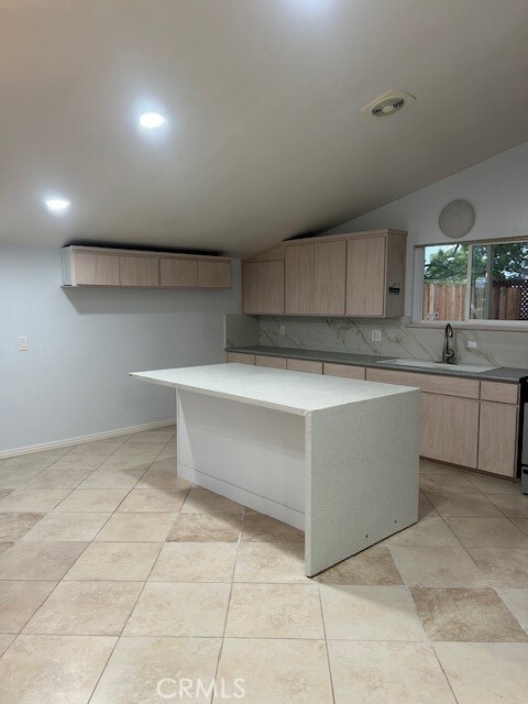 Building Photo - 1083 Gilwood Ave