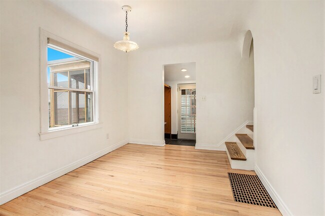Foto del edificio - 2520 Oakdale Dr