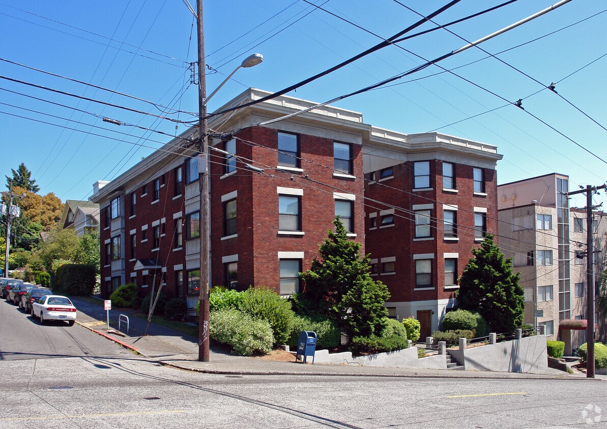 Primary Photo - MO Montanita Apartments – Classic Charm in...