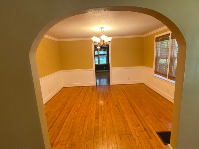 Building Photo - Spacious 2 bed home in East Brainerd! Lawn...