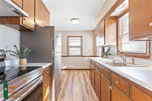 Foto del edificio - 3 Bedroom Home in St. Louis Park