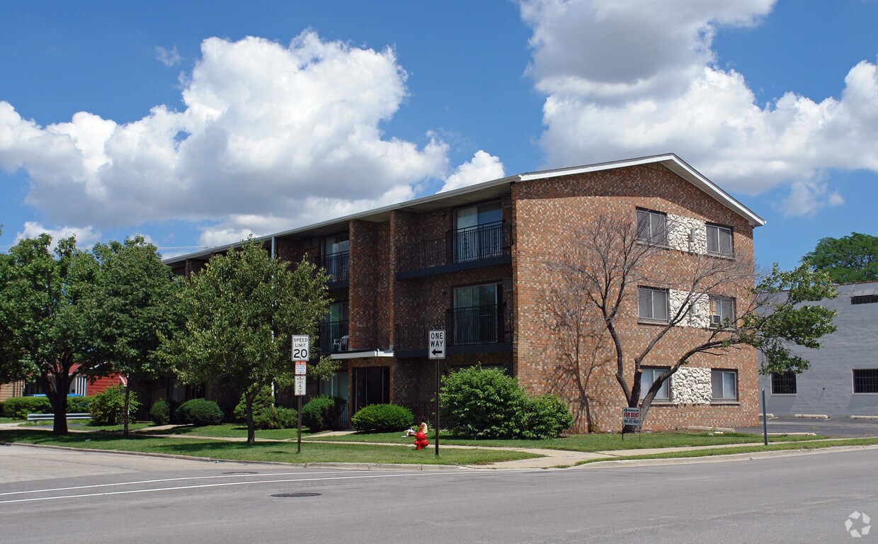 Primary Photo - 4643-4647 Clyde Ave