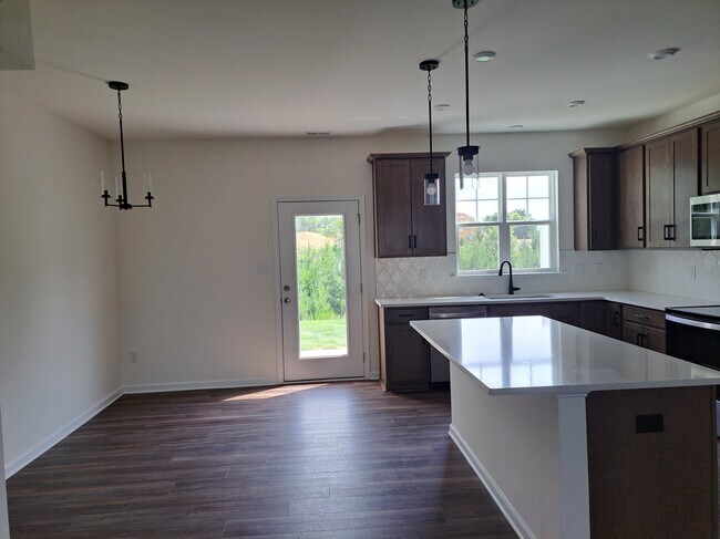 Foto del edificio - 921 Scott Commons Ln