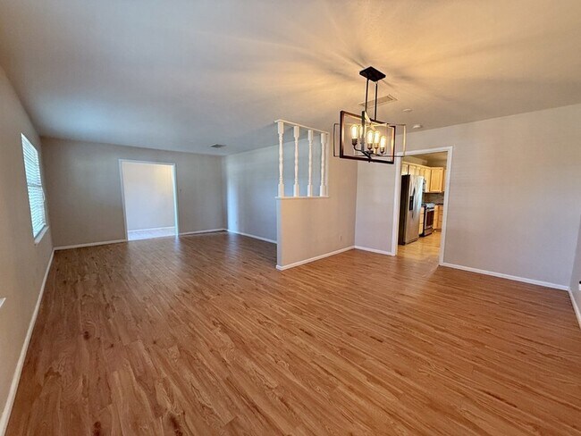 Building Photo - 2507 Camarie Ave