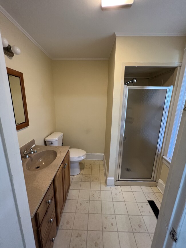 1st floor bathroom - 535 Bunker Hill Ave