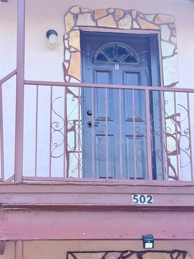 Building Photo - 502 El Monte Loop