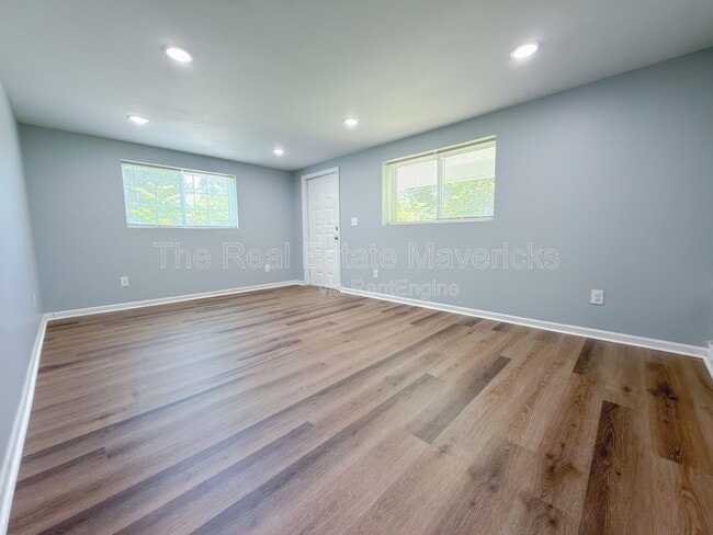 Building Photo - 409 Longview Dr