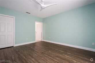 Building Photo - 14801 Park Lake Dr