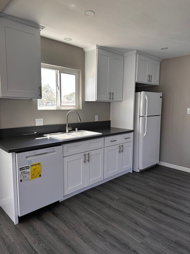 Building Photo - 24233 Madison St