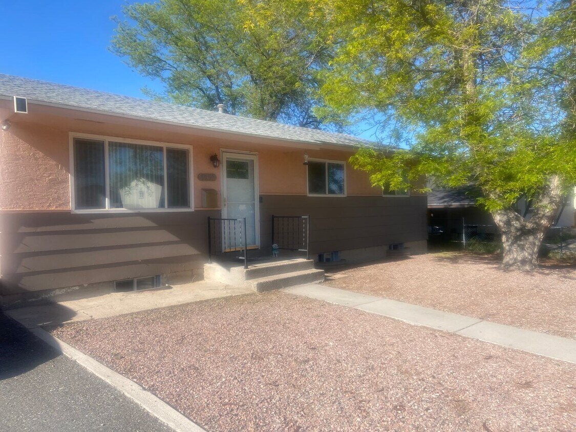 Building Photo - ALL PROSPECTIVE TENANTS MUST SUBMIT A $58 ...